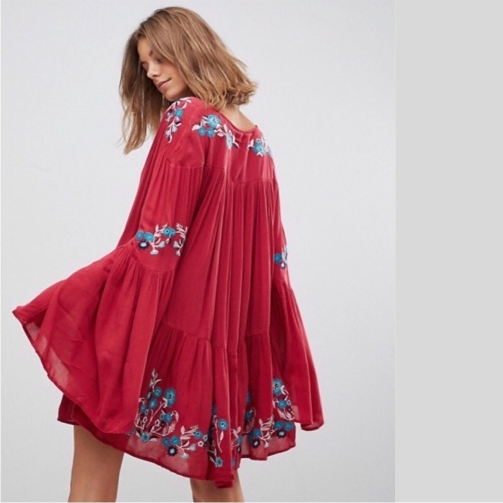 Free People Red Embroidered Te Amo Mini Dress size medium Flare sleeve bohemian - Picture 3 of 14